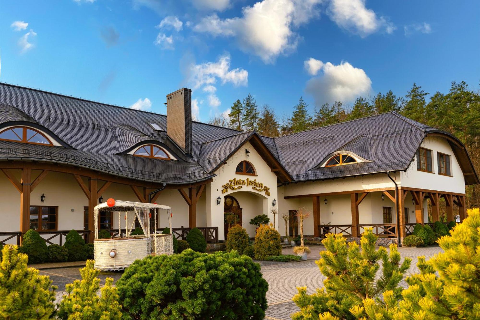 Zlota Jesien Restauracja I Noclegi Nad Jeziorem Karthaus Exterior foto