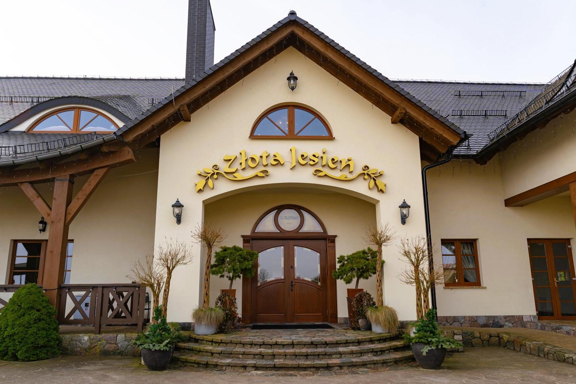 Zlota Jesien Restauracja I Noclegi Nad Jeziorem Karthaus Exterior foto