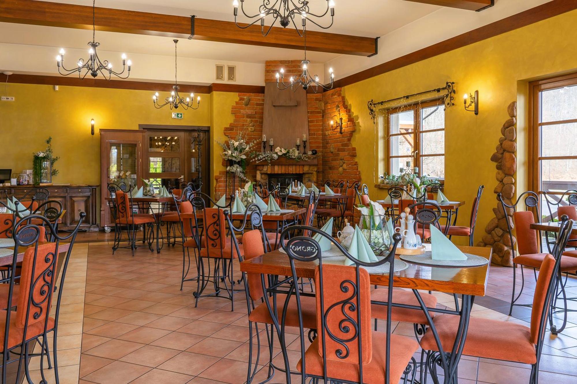 Zlota Jesien Restauracja I Noclegi Nad Jeziorem Karthaus Exterior foto