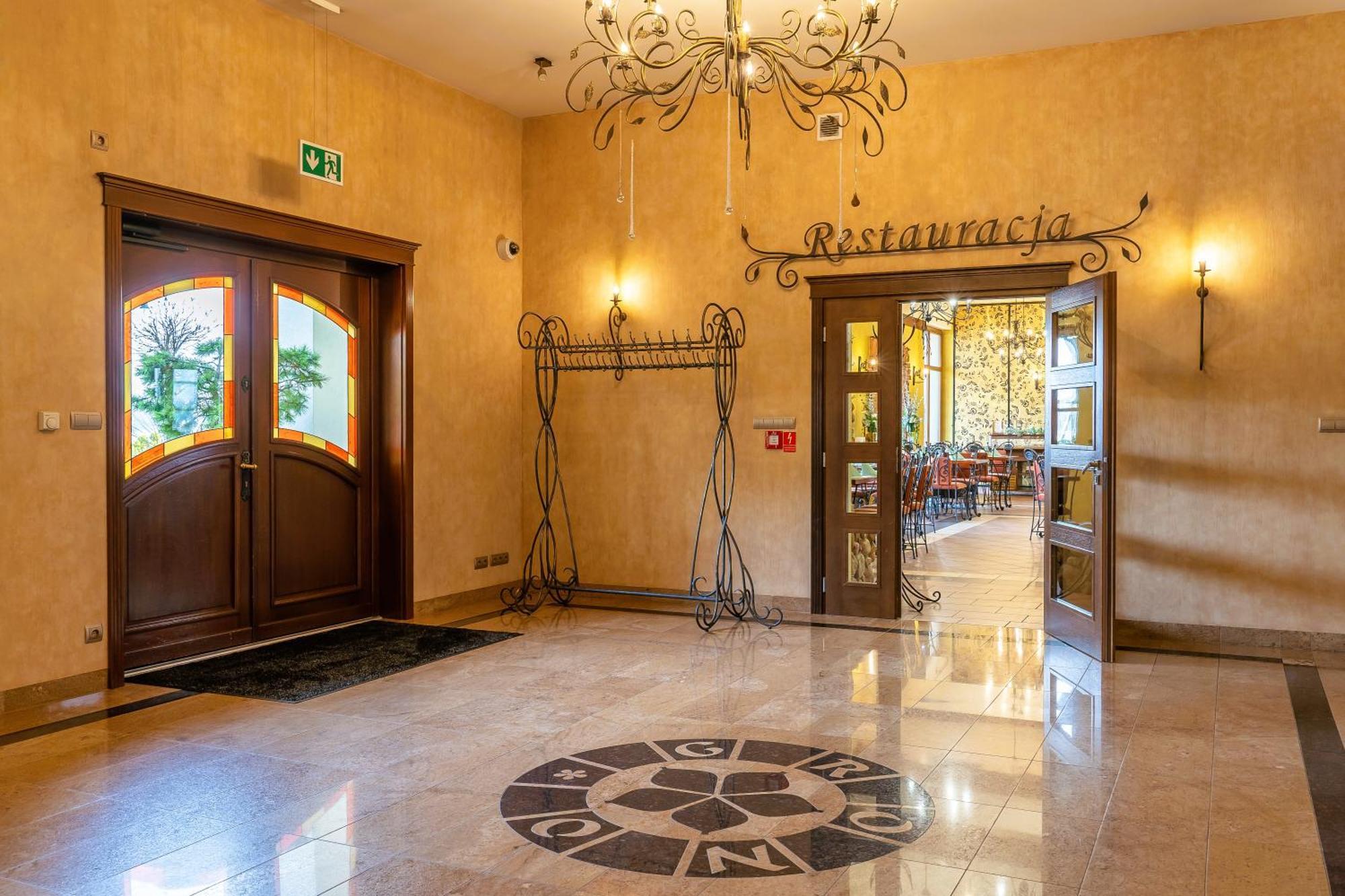 Zlota Jesien Restauracja I Noclegi Nad Jeziorem Karthaus Exterior foto