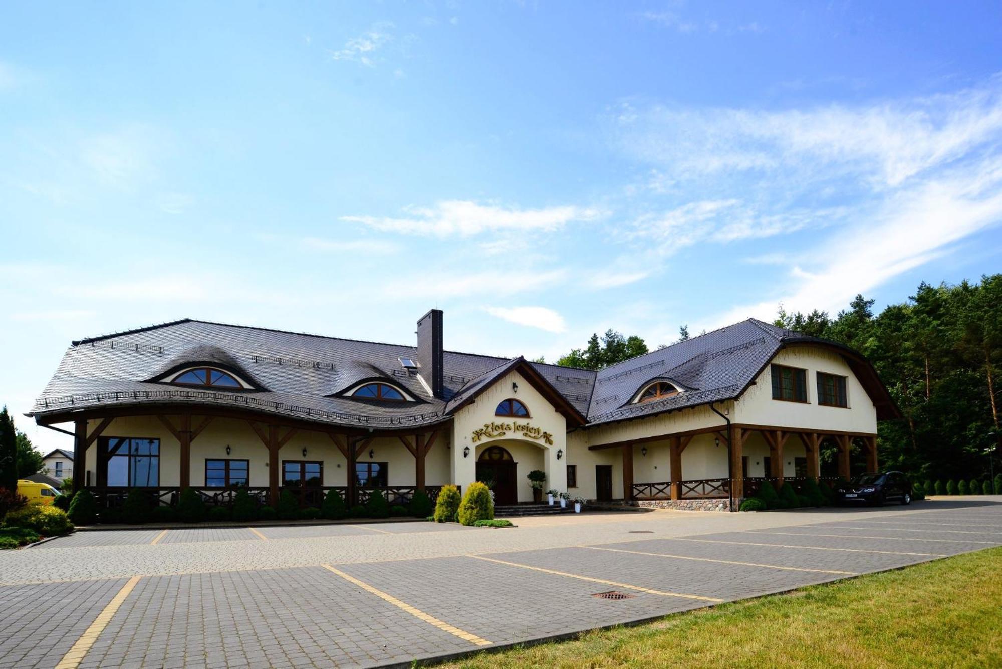 Zlota Jesien Restauracja I Noclegi Nad Jeziorem Karthaus Exterior foto